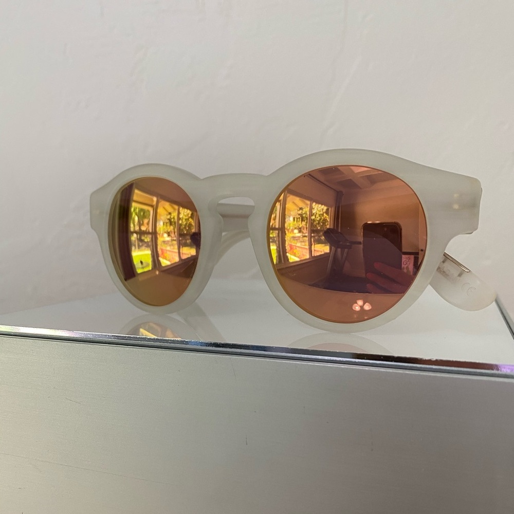 Sicky Malibu Round Shades Milky White